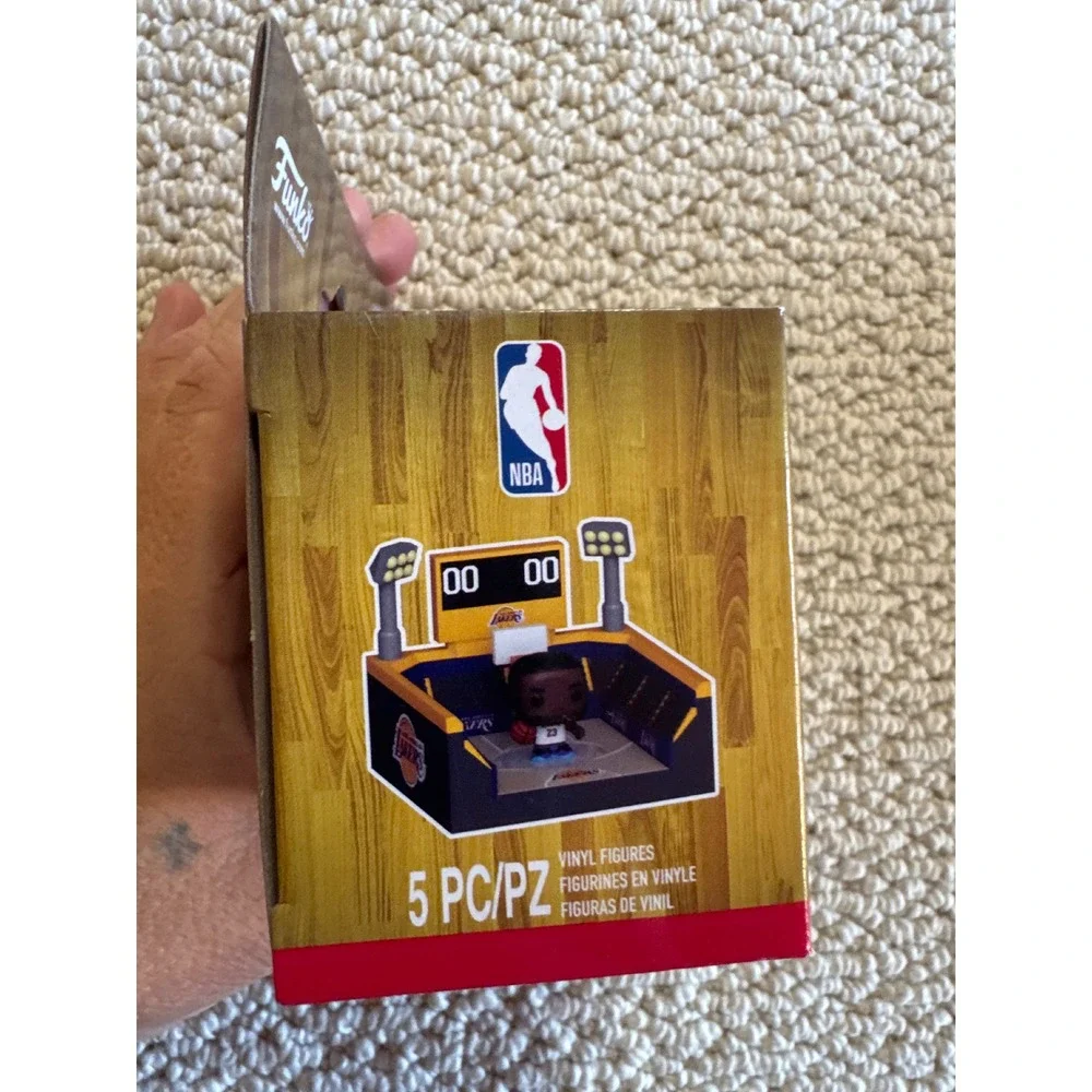 Funko Bitty Pop Town LeBron James Los Angeles Lakers Basketball Arena Figure